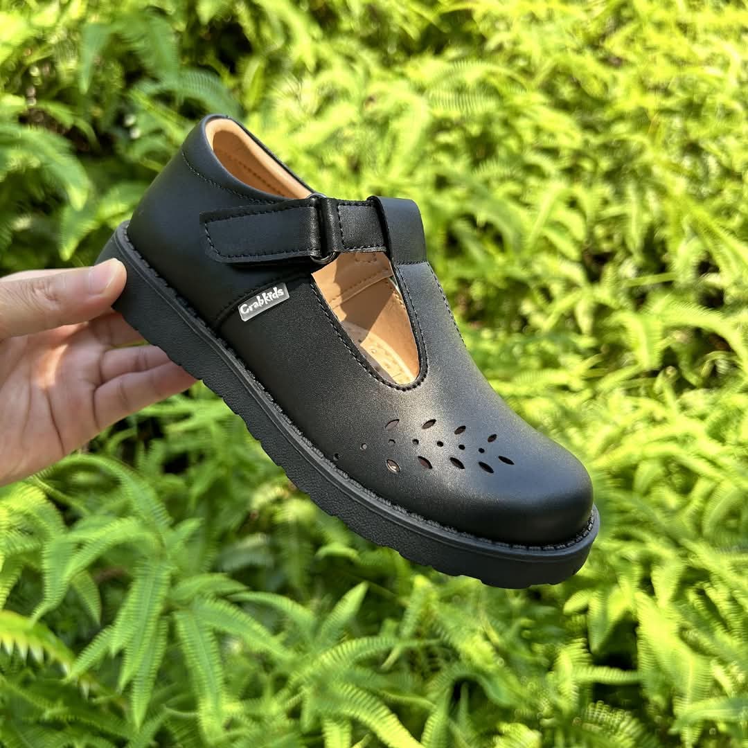 Girls Shoe 1